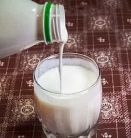 Un bicchiere di kefir fresco